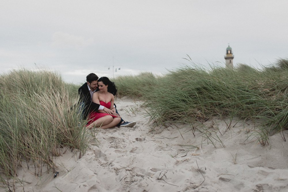 Engagement Shooting mit Paar in Rostock am Warnemünder Strand